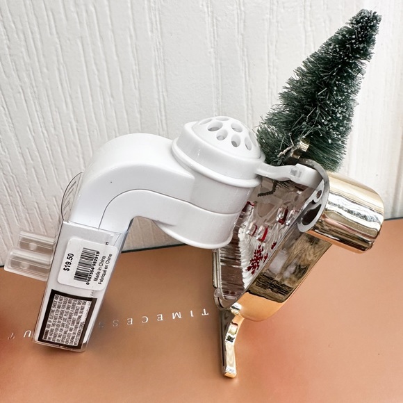 NWT Bath & Body Works Holiday Sleigh Nightlight & Christmas Wallflower Refills - Picture 2 of 6